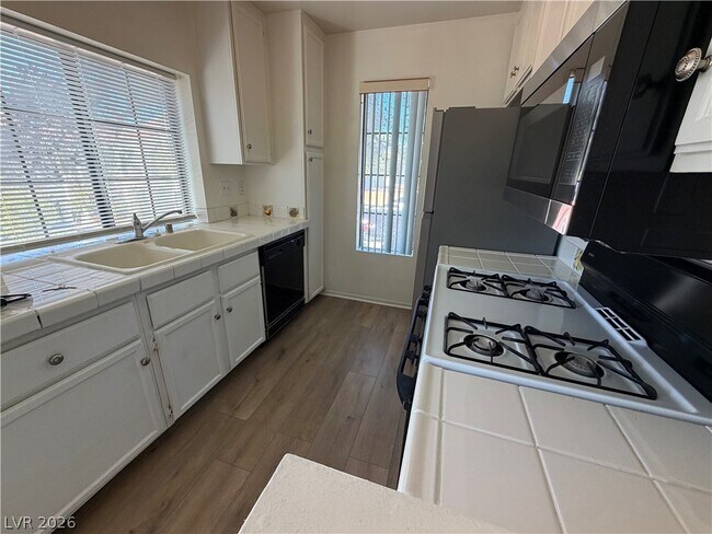 Building Photo - 4878 Nara Vista Way