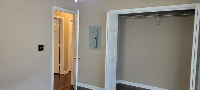 Building Photo - So CLEAN and AFFORDABLE~