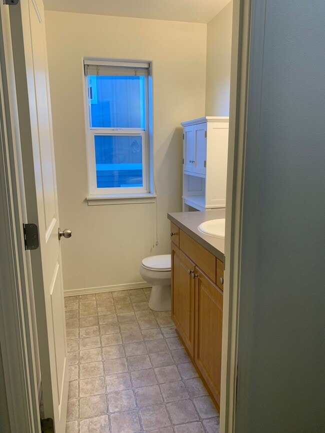 Building Photo - 363 SW Garfield