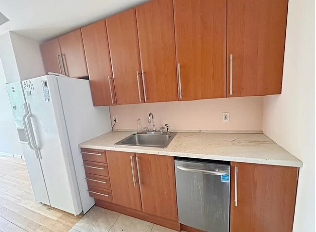 Building Photo - 2805 Ocean Pkwy