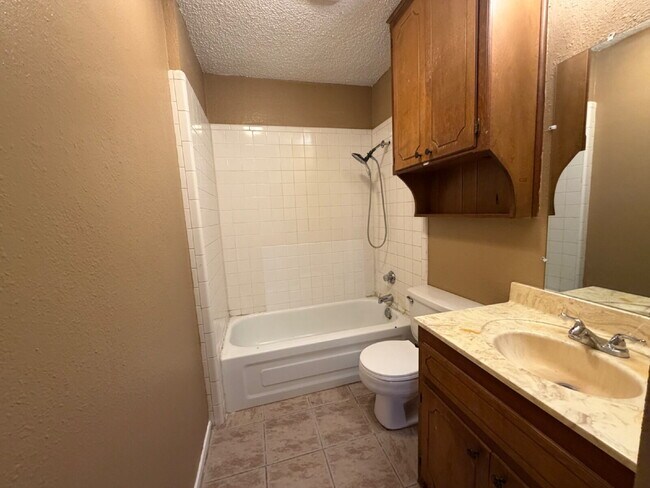 Building Photo - "Charming 3-Bedroom 2 Full Baths in Lubbock!"