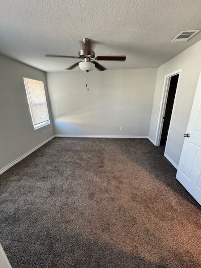 Building Photo - Elegant Townhome Ready for Move In - 3 BR 2.5 Bath - NE San Antonio (in Selma)