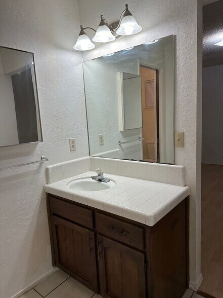 Building Photo - 123 N Carl Dr