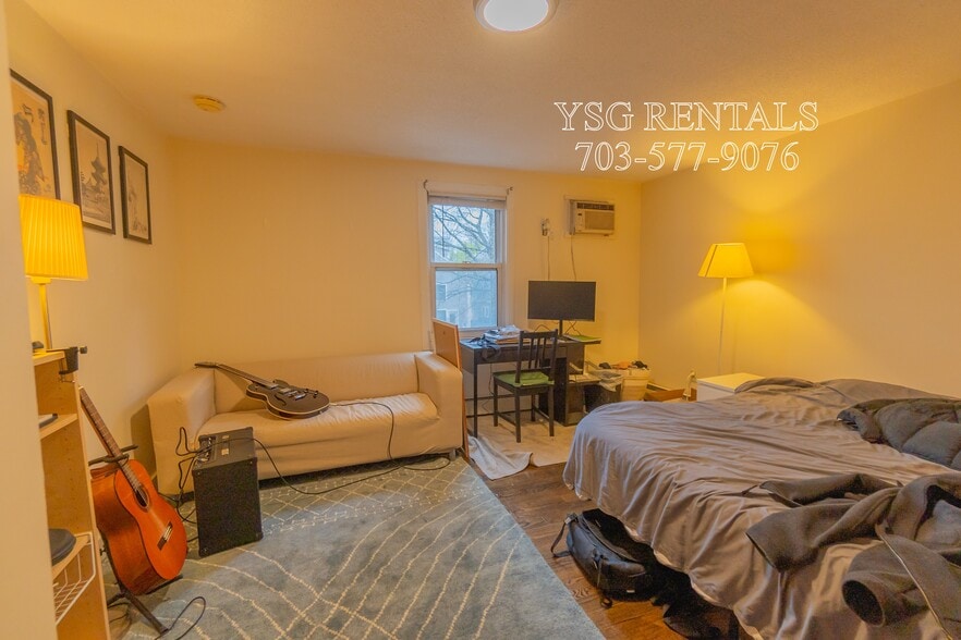 Building Photo - 260 Columbia St