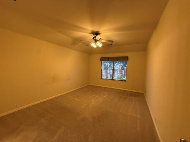 Building Photo - Beautiful 3 bed 2 bath house on corner lot