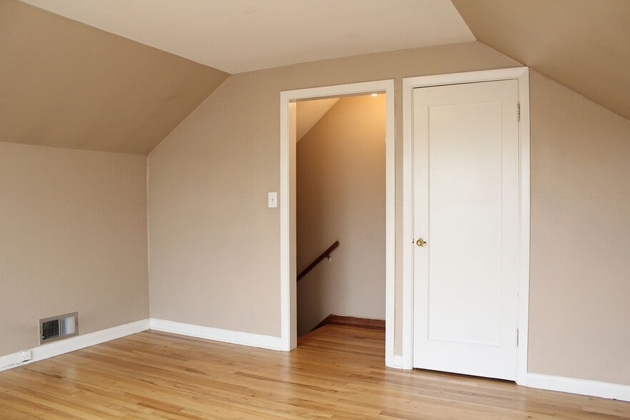 Building Photo - 20-26 NE 56th Ave