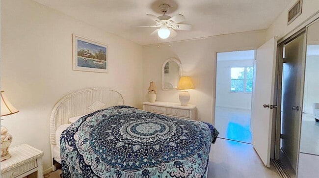 Building Photo - 1200 Colonnades Dr