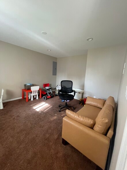 Building Photo - 11 Skylark Ln