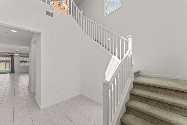 Building Photo - 4 Bedroom 2.5 Bathroom