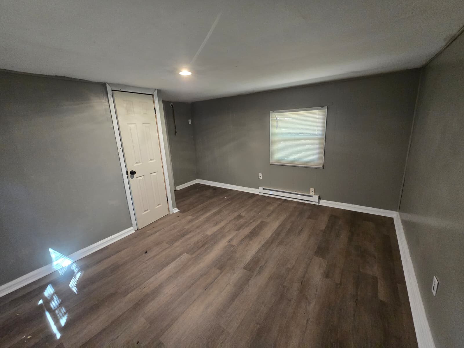 Building Photo - 9846 Dennis Dr