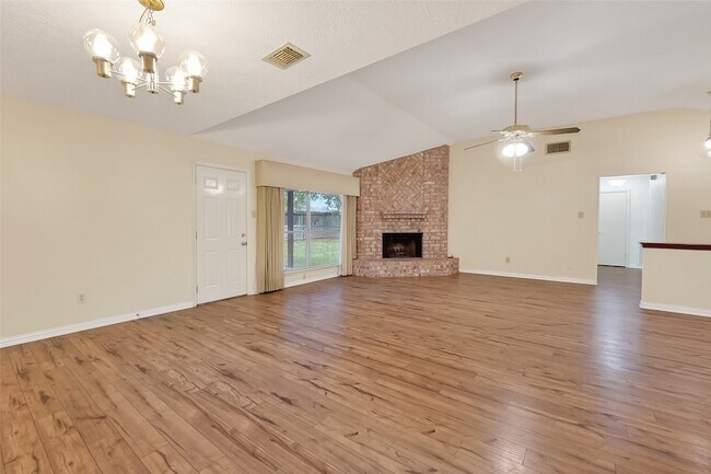 Building Photo - 21623 Crescent Heights St