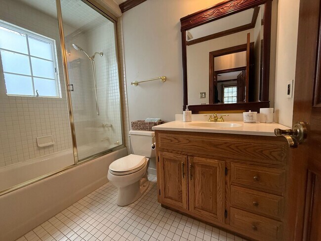 Building Photo - Spectacular 3 Bed/2.5 Bath Colonial in Freeport!