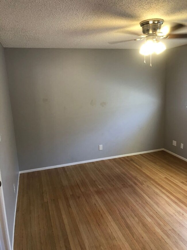 Building Photo - 3 bed 2 bath home for rent in SkyPark area...