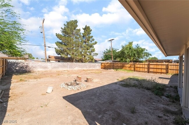 Building Photo - 4739 Buena Vista Way