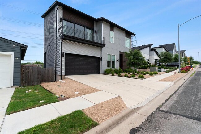 Building Photo - 6201 Toscana Ave