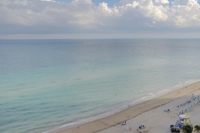 Building Photo - 2301 S Ocean Dr