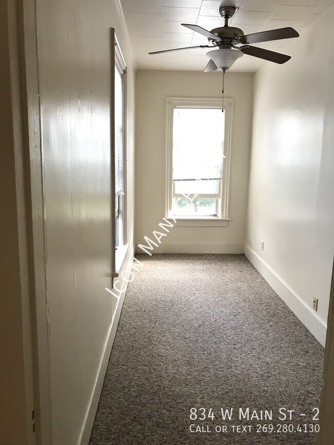 Building Photo - 834 W Main St