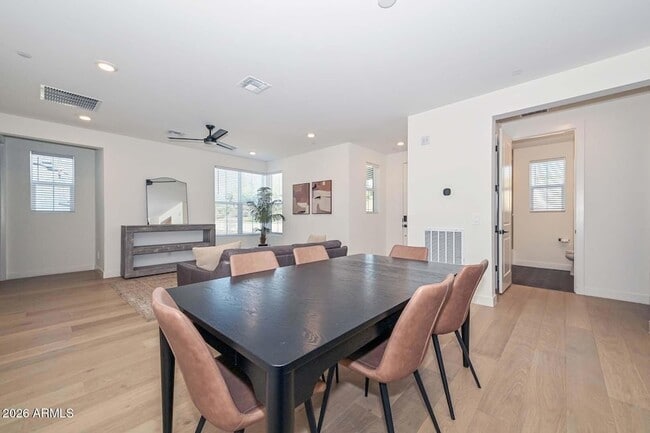 Building Photo - 11300 N Casa Dega Dr