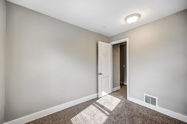 Building Photo - 5316 Markey Rd