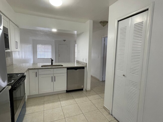 Building Photo - Duplex for lease