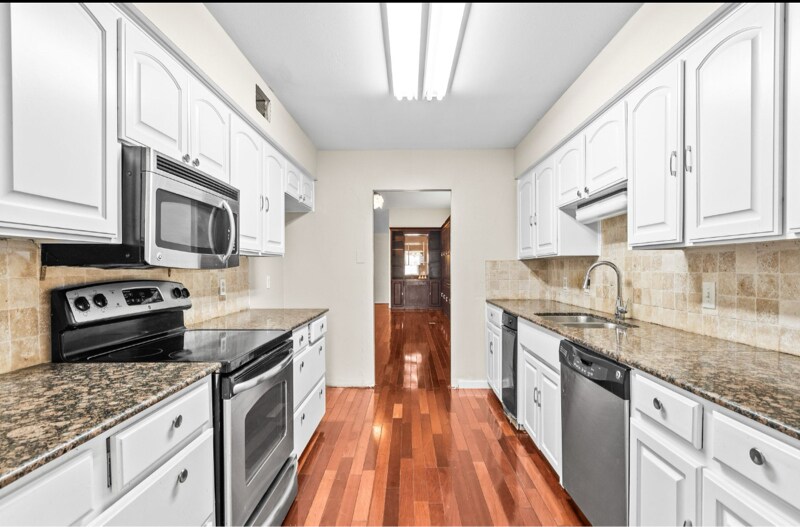 Building Photo - 11 Rock Creek Dr