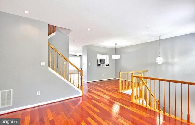 Building Photo - 9902 Woodview Dr