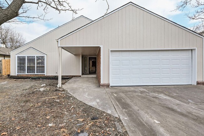 Building Photo - Newly Renovated Broken Arrow Beaut! Available for Immediate Move In!