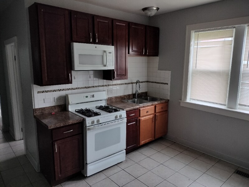 Building Photo - 10512 S Wabash Ave