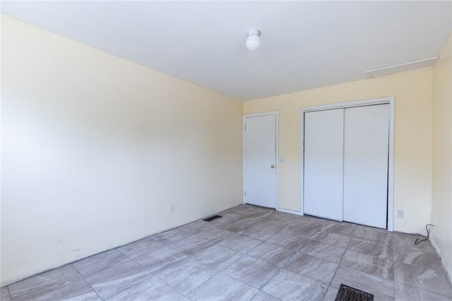 Building Photo - 675 S Clinton Ave