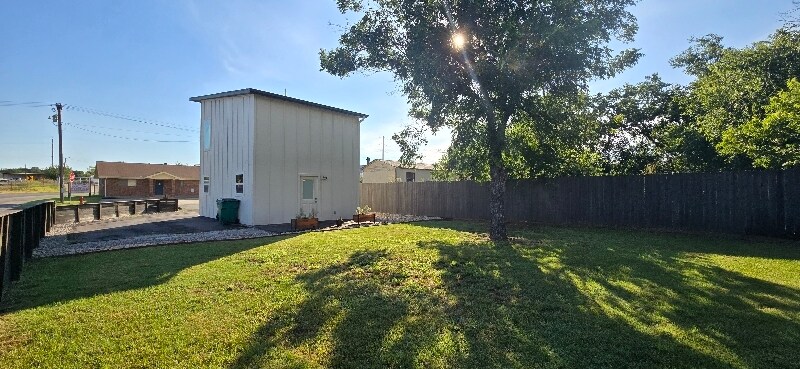 Building Photo - 404 W Wichita St