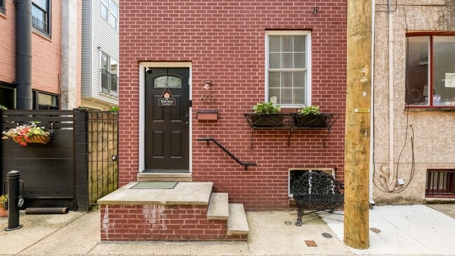 Building Photo - 602 Clymer St