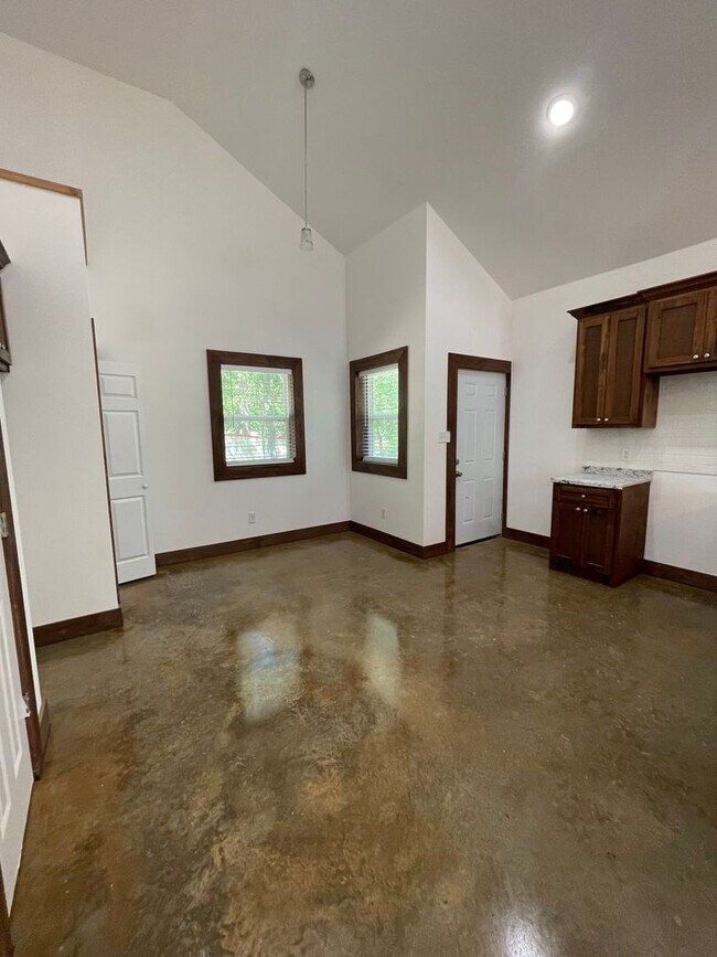 Building Photo - 1 month free rent!!! County Living, 2 bed barndominium