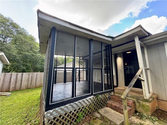 Building Photo - 7 Sherwood Loop