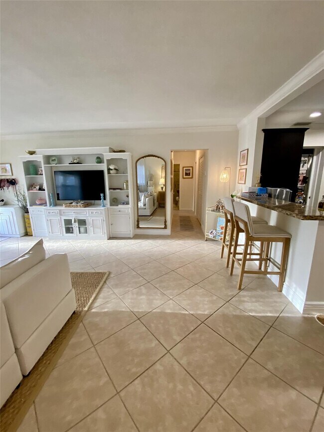 Building Photo - 2755 NE 28th Ave