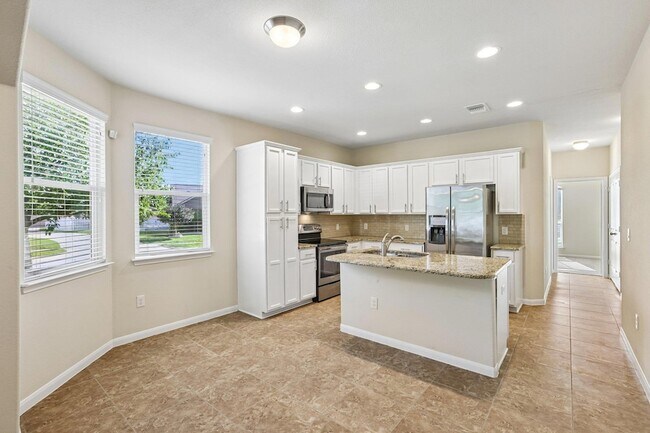 Building Photo - 711 Rolling Oak Dr
