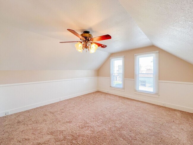 Building Photo - Los Alamitos 4 Bed 2 Bath House - 2 Car Gar - Wood Flooring - Huge Yard - Cute!!!