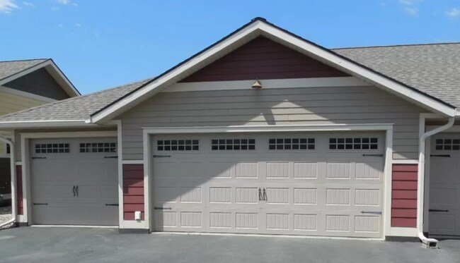 Building Photo - Beautiful 3 Bedroom Condo