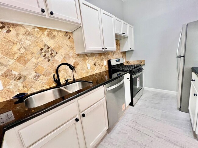 Building Photo - 15543 Scenic Haven Dr