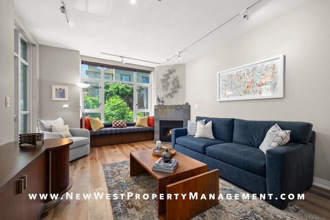 Building Photo - Super Spacious Cortez Hill 2-Bedroom at Discovery! Small Pet Ok!