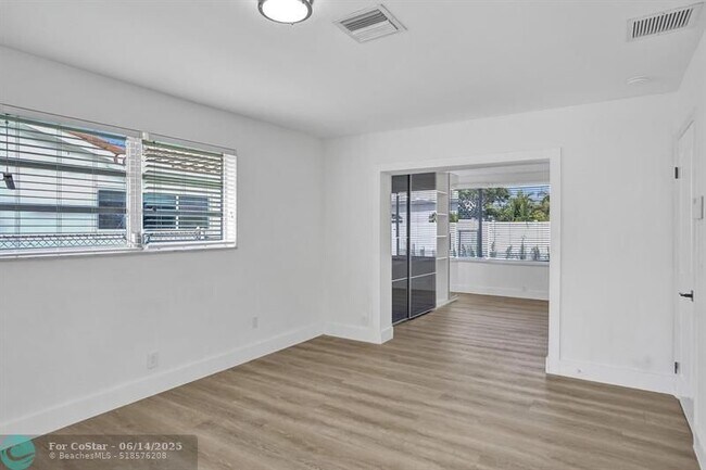 Building Photo - 4751 NE 29th Ave