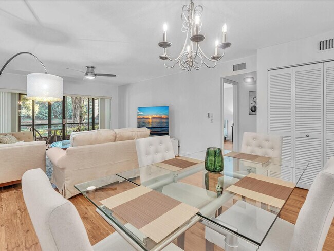 Building Photo - 5087 Oakhill Ln