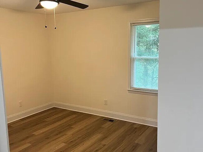 Building Photo - 320 Camfield Ct SW