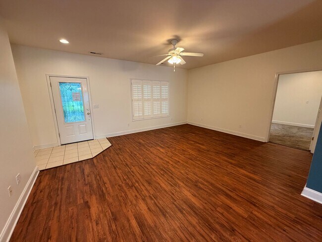 Building Photo - Charming 3-Bedroom Home in The Preserve at Oak Ridge – Resort-Style Amenities!