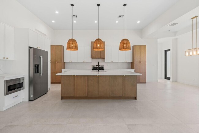 Building Photo - 632 SE Seahouse Dr