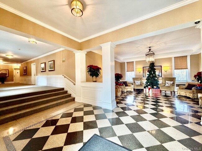 Building Photo - 111 7th St