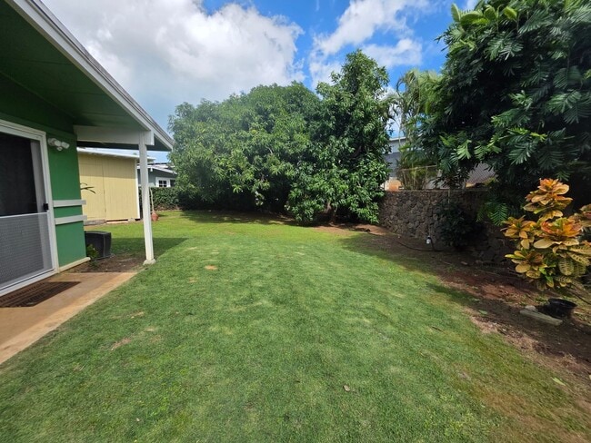 Building Photo - AVAILABLE NOW! 3 bed, 1.5 bath with 2 parking in Kailua.