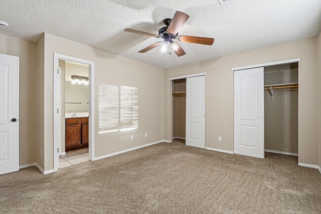 Building Photo - 732 Desert Sage Dr