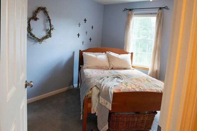 Building Photo - Beautiful Townhouse in White River Junction