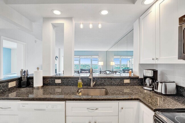 Building Photo - 6000 N Ocean Blvd