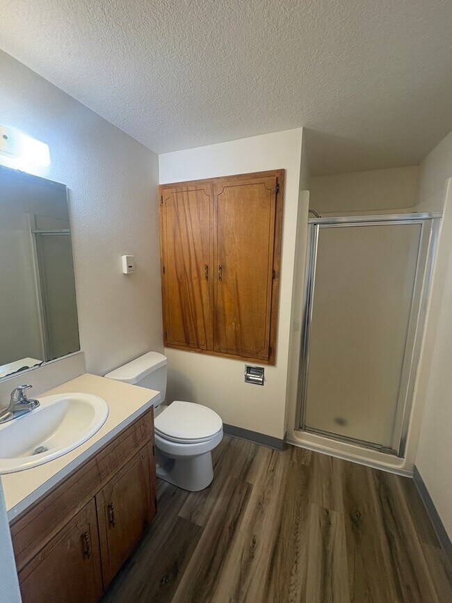 Building Photo - 3 Bedroom, 2 Bathroom House in Bethel-Dane...